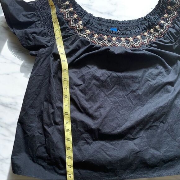 Old Navy Embroidered Black Women's Top. Size Large. - Picture 3 of 3